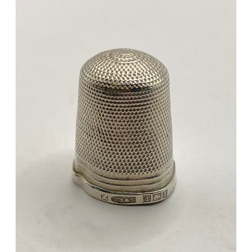 250 - Collection of Six Hallmarked Silver Thimbles with Decoration. Weight 0.909 Oz