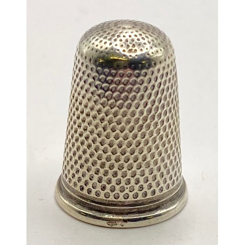 250 - Collection of Six Hallmarked Silver Thimbles with Decoration. Weight 0.909 Oz