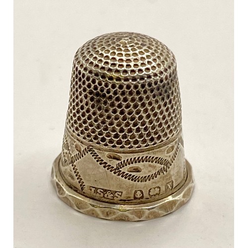 250 - Collection of Six Hallmarked Silver Thimbles with Decoration. Weight 0.909 Oz