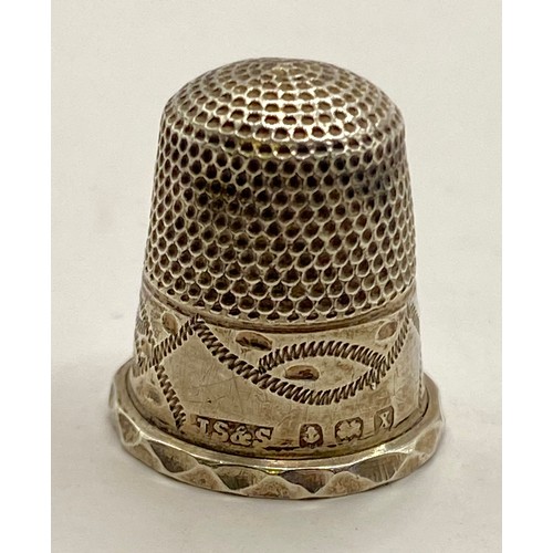 250 - Collection of Six Hallmarked Silver Thimbles with Decoration. Weight 0.909 Oz