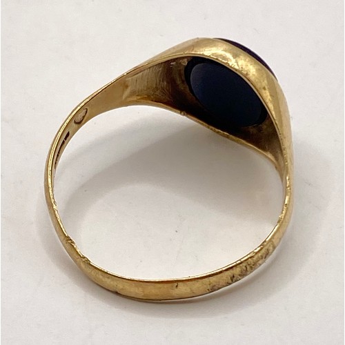 255 - Vintage Hallmarked 9ct Gold Ring With Black Central Stone. Size UK Y. Weight 3.82g