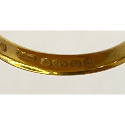 256 - Hallmarked 22ct Gold Band Ring. Size UK Q. Weight 3.67g