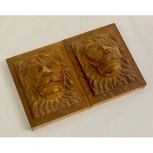 237 - Antique Pair of Carved Wood Lions Head Panels 16cm x 13cm x 7cm (2)