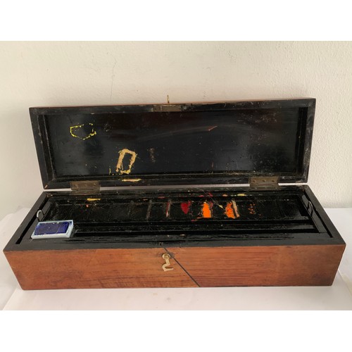 295 - Vintage Inlaid Oriental Paint Box
28 x 8.5 x 7 cms h