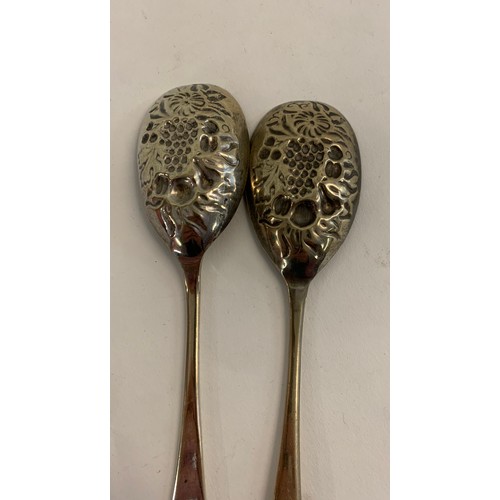 192 - Pair Of Antique Silver Plated Berry Spoons
21.5 cms l