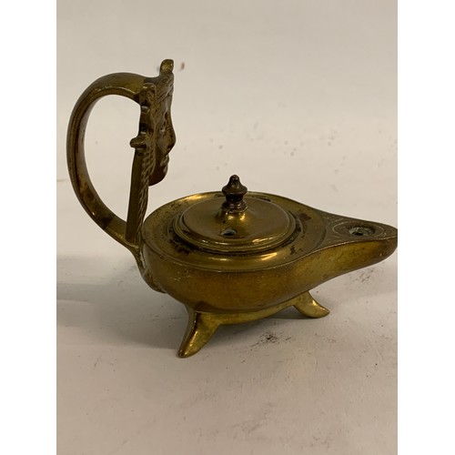 173 - Vintage Bronze Oil Lamp
10 x 6 x 8 cms h