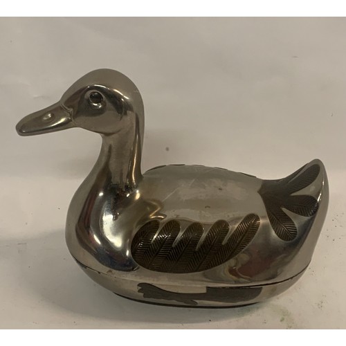 272 - Vintage Duck
20 x 11 x 16 cms h