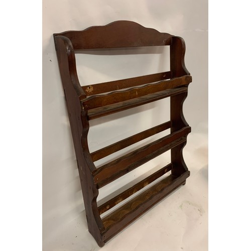 157 - Vintage Collectables Shelf Unit
29 x 41 cms h