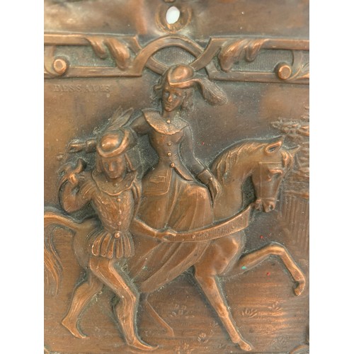 293 - Vintage Coppered Repusee Plaque Of A Courting Couple Des A Les
12 x 12.5 cms h