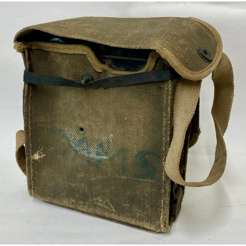 352 - Vintage Army Field Carry Case Military Radio 22cm x 25cm x 10cm