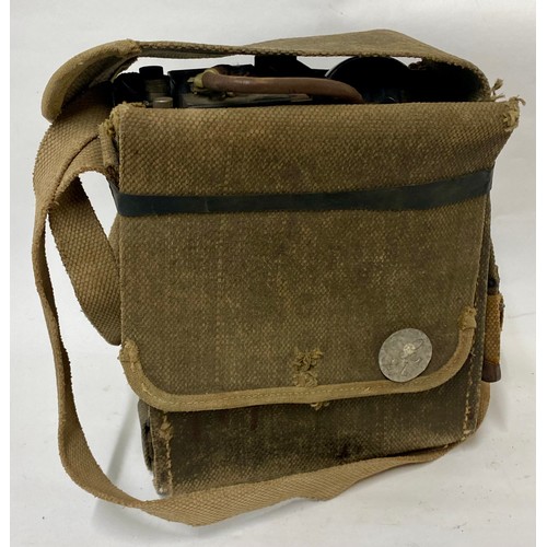 352 - Vintage Army Field Carry Case Military Radio 22cm x 25cm x 10cm