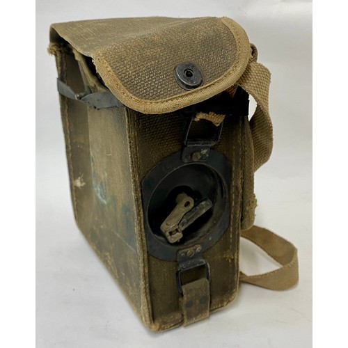 352 - Vintage Army Field Carry Case Military Radio 22cm x 25cm x 10cm