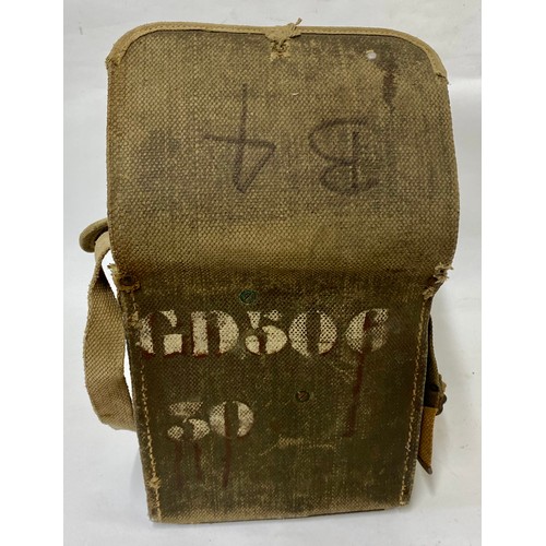 352 - Vintage Army Field Carry Case Military Radio 22cm x 25cm x 10cm