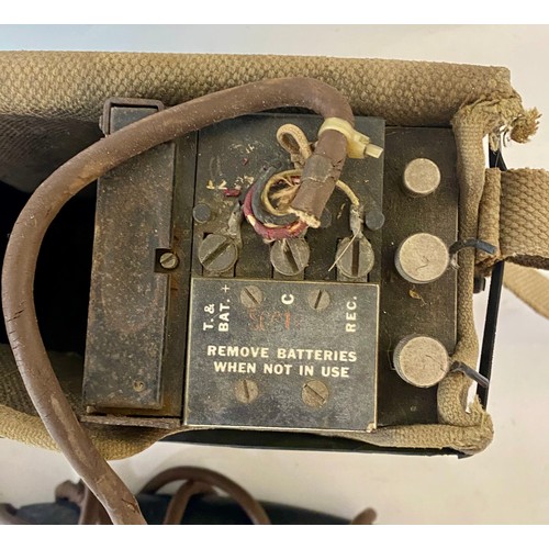 352 - Vintage Army Field Carry Case Military Radio 22cm x 25cm x 10cm