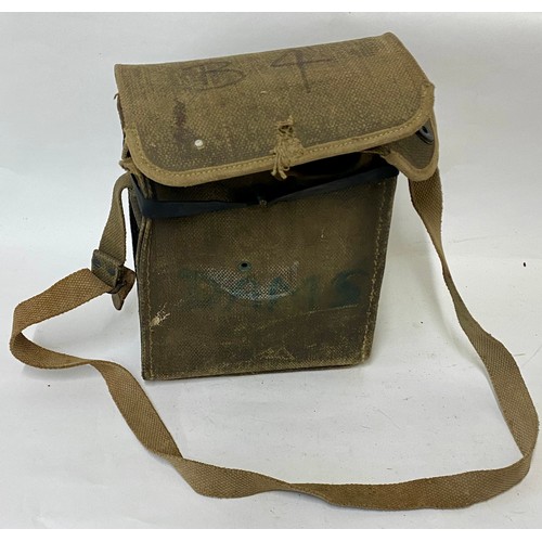 352 - Vintage Army Field Carry Case Military Radio 22cm x 25cm x 10cm