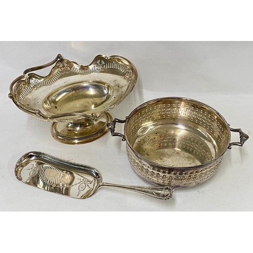 417 - A Quantity of Large Silver Plate Items to Include Serving Trays, Cake Slice, Pierced Table Centre Pi... 