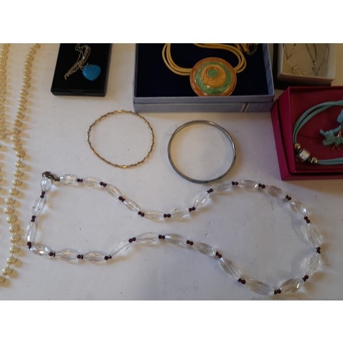 403 - Quantity of Dress Jewellery to include 925 silver necklace (8)