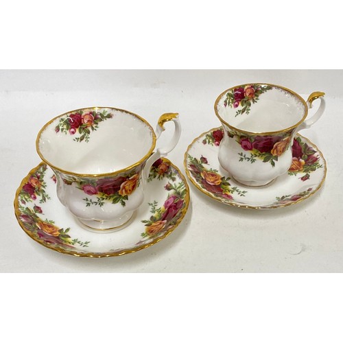 370 - Vintage Royal Albert Fine Bone China 'Country Rose' Ceramic Ware Part Tea Set to Include Teapot, Mil... 