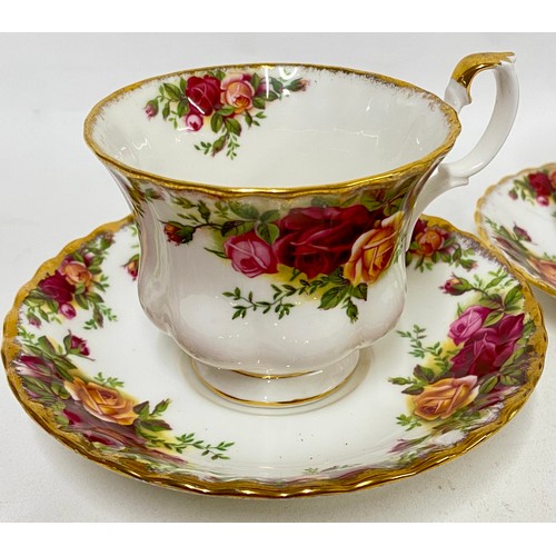 370 - Vintage Royal Albert Fine Bone China 'Country Rose' Ceramic Ware Part Tea Set to Include Teapot, Mil... 