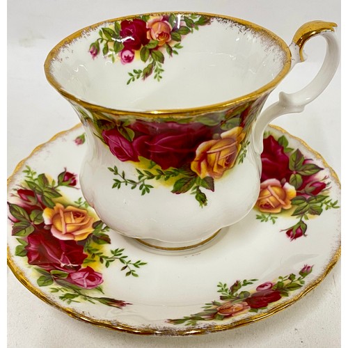 370 - Vintage Royal Albert Fine Bone China 'Country Rose' Ceramic Ware Part Tea Set to Include Teapot, Mil... 