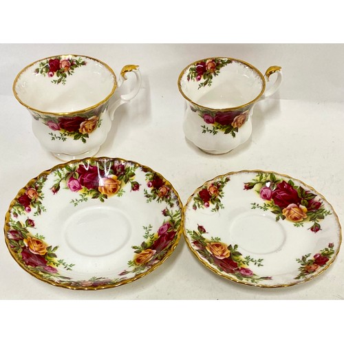 370 - Vintage Royal Albert Fine Bone China 'Country Rose' Ceramic Ware Part Tea Set to Include Teapot, Mil... 