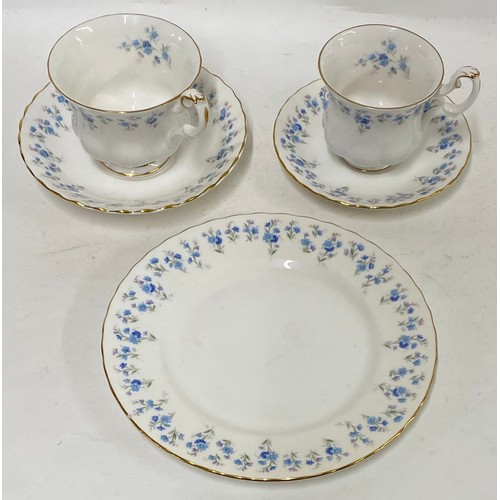 372 - Vintage Royal Albert Fine Bone China 'Memory Lane' Ceramic Ware Part Tea Set to Include Teacups and ... 