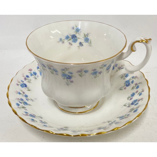 372 - Vintage Royal Albert Fine Bone China 'Memory Lane' Ceramic Ware Part Tea Set to Include Teacups and ... 