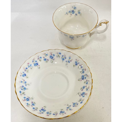 372 - Vintage Royal Albert Fine Bone China 'Memory Lane' Ceramic Ware Part Tea Set to Include Teacups and ... 