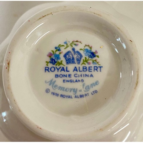 372 - Vintage Royal Albert Fine Bone China 'Memory Lane' Ceramic Ware Part Tea Set to Include Teacups and ... 