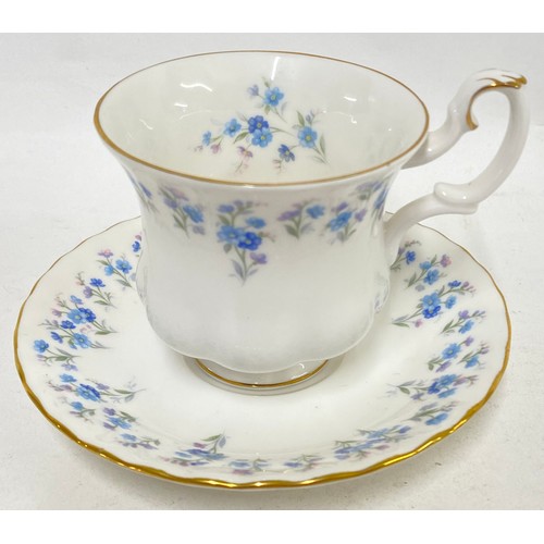 372 - Vintage Royal Albert Fine Bone China 'Memory Lane' Ceramic Ware Part Tea Set to Include Teacups and ... 