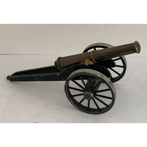 290 - Vintage Bronze Barrel Model Of A 19thC Field Gun
25 x 11 x 10 cms h