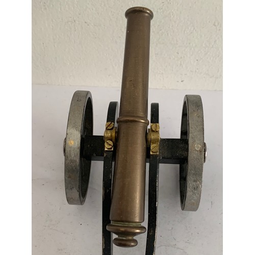 290 - Vintage Bronze Barrel Model Of A 19thC Field Gun
25 x 11 x 10 cms h