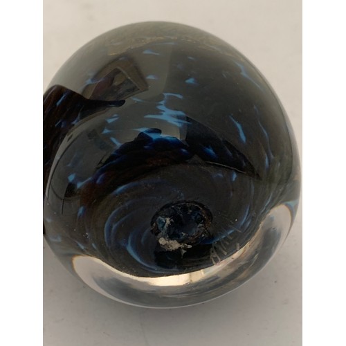 148 - Vintage Blue And Gold Signed Glass Paperweight Possibly By Anthony Stern
7 cms diameter x 8 cms h