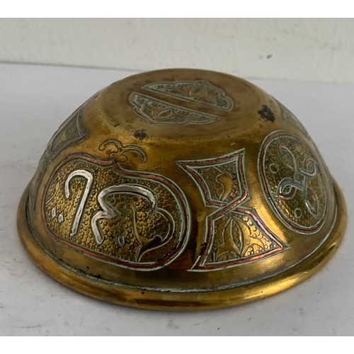 137 - Vintage Damascus Brass , Silver And Copper Inlaid Bowl.
12 cms diameter x 4.5 cms h