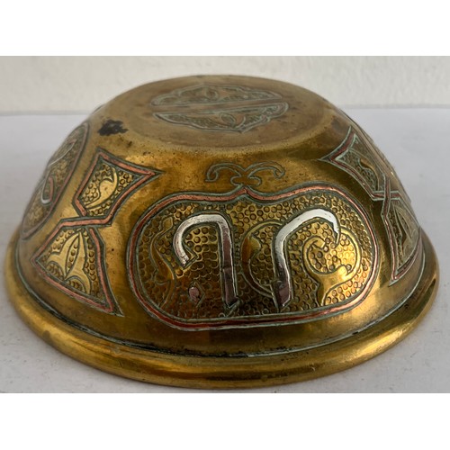 137 - Vintage Damascus Brass , Silver And Copper Inlaid Bowl.
12 cms diameter x 4.5 cms h