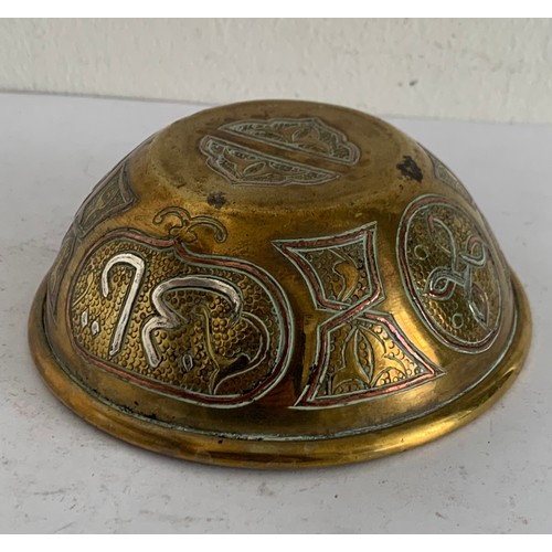 137 - Vintage Damascus Brass , Silver And Copper Inlaid Bowl.
12 cms diameter x 4.5 cms h