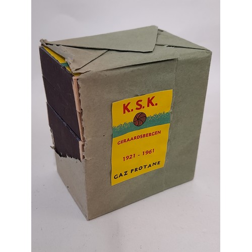 352 - 1 slab of vintage safety matches containing 25packs of 10 boxes