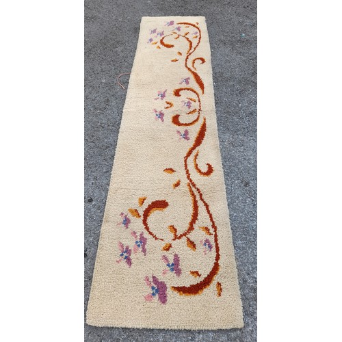 422 - Cream wool Runner with Pattern, 286cm x 89cm