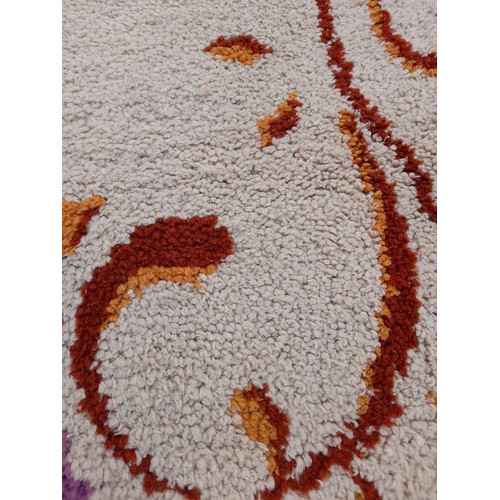 422 - Cream wool Runner with Pattern, 286cm x 89cm