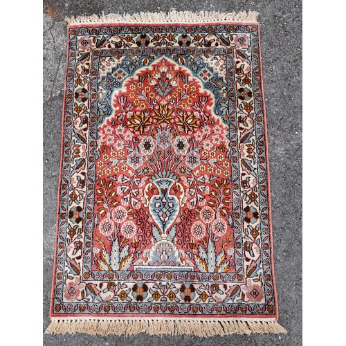 83 - Oriental rug with floral pattern, 92cm x 62cm