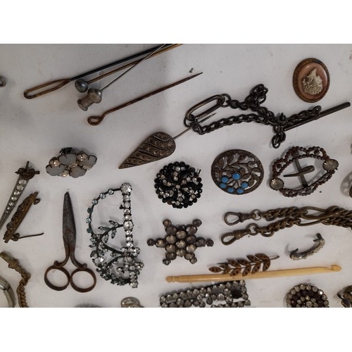 449 - Quantity of collectables, mainly Jewellery