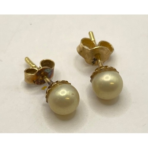 459 - Pair of 9ct Gold Pearl Stud style Earrings in Box. Weight 0.85g