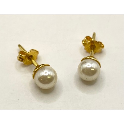 465 - Pair of Tested 9ct Gold Pearl Stud style Earrings in Box. Weight 0.78g