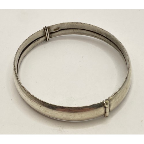 466 - Hallmarked Silver Bangle Along With a Silver Chain Link Locked Heart Locket with Hallmark 0.755 Oz