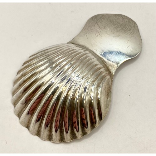 467 - Silver Shell Design Caddy Spoon. Weight 0.262 Oz