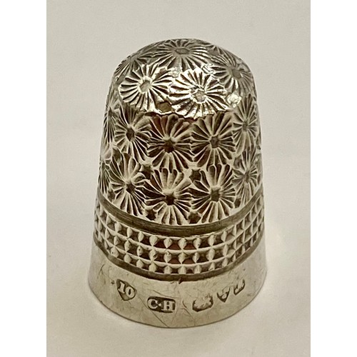 479 - Five Decorated Hallmarked Silver Thimbles. Weight 0.758 Oz