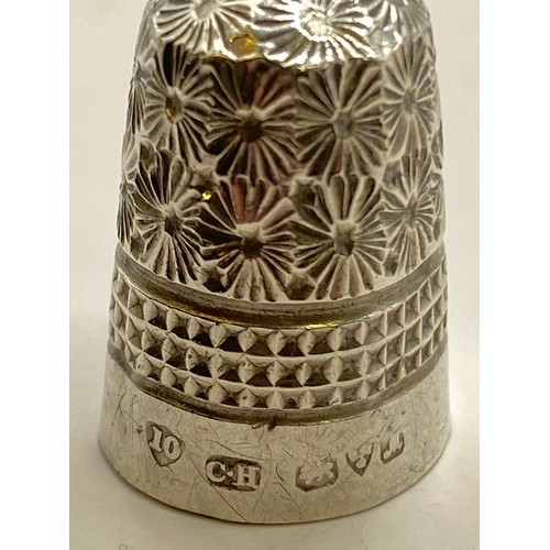 479 - Five Decorated Hallmarked Silver Thimbles. Weight 0.758 Oz