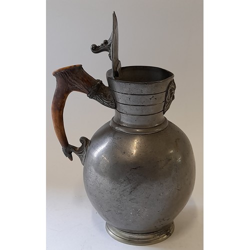 512 - Antique Continental Pewter Tankard with lid and horn handle 19cm high