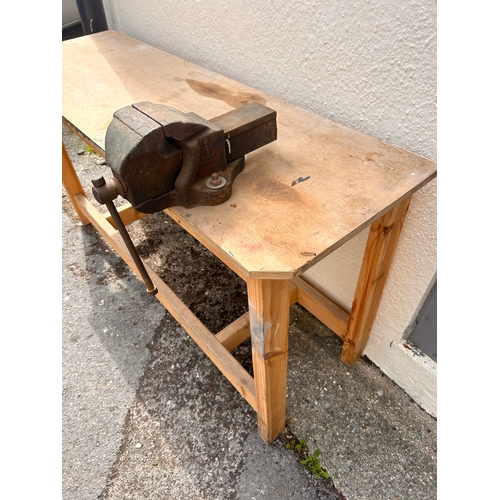 700 - Wooden Work Bench With Mounted Vice. 152cm x 79cm x 58cm.