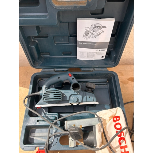 706 - Used in working order 240volt Bosh GHO26-82 Professional  Hand planer.